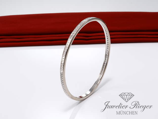 Bild 2 der Galerie: Cartier Armreif Weissgold 750 Größe MD / 19,5 cm Diamanten ca. 2,3 ct. Gold