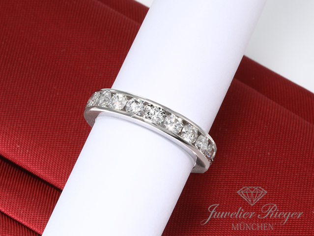 Bild 1 der Galerie: Tiffany & Co. Ring Setting Platin 950 Diamanten ca. 2,00 ct Größe 50 Eternity