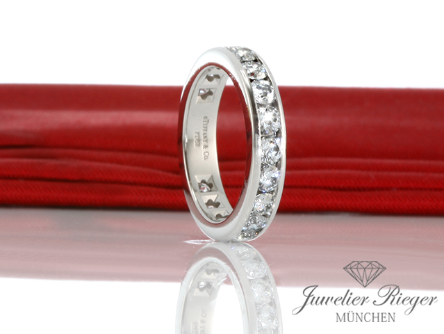 Bild 2 der Galerie: Tiffany & Co. Ring Setting Platin 950 Diamanten ca. 2,00 ct Größe 50 Eternity
