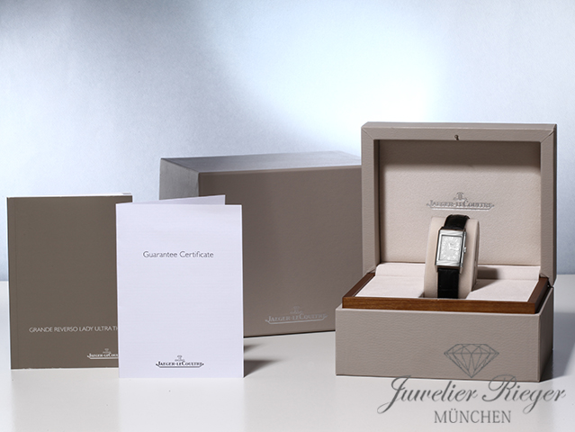 Bild 8 der Galerie: Uhr mit Verpackung und Dokumenten