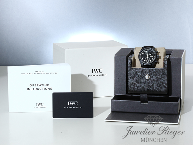 Bild 7 der Galerie: Uhr mit Verpackung und Dokumenten