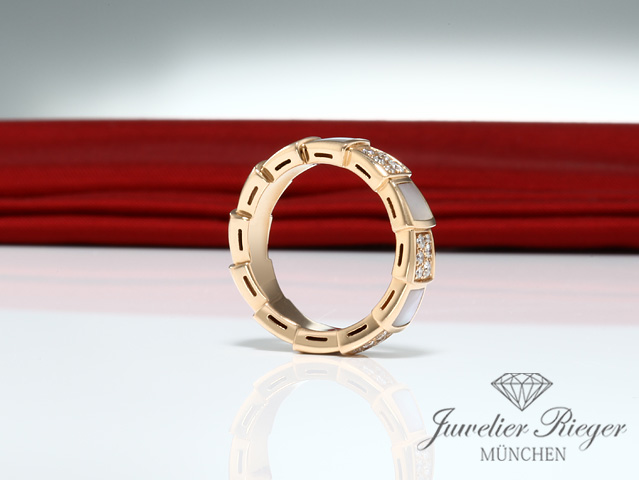 Bild 4 der Galerie: Bulgari Ring Serpenti Viper Rosegold 750 Gr 53 2020 Perlmutt Diamanten Gold