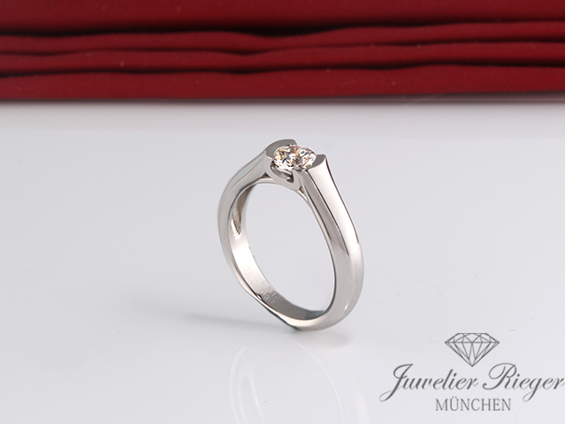 Bild 3 der Galerie: Cartier Solitär Ring Platin 950 Diamant 0,50 ct. Gr. 53 Alter 2010 Brillant