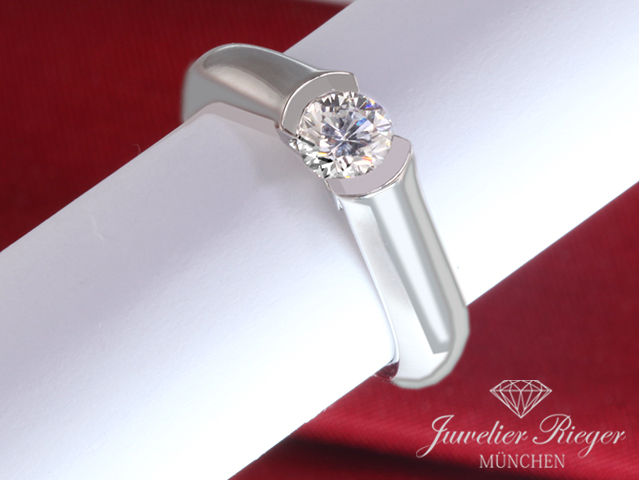 Bild 2 der Galerie: Cartier Solitär Ring Platin 950 Diamant 0,50 ct. Gr. 53 Alter 2010 Brillant