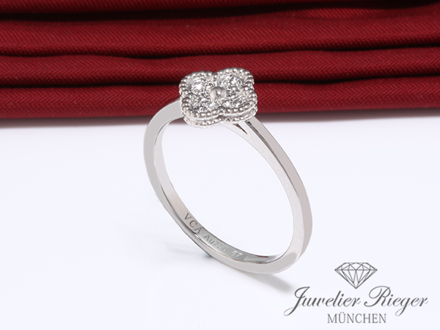 Image 2 of gallery: Van Cleef & Arpels Ring Sweet Alhambra Weissgold 750 Diamanten Gr. 57 2022