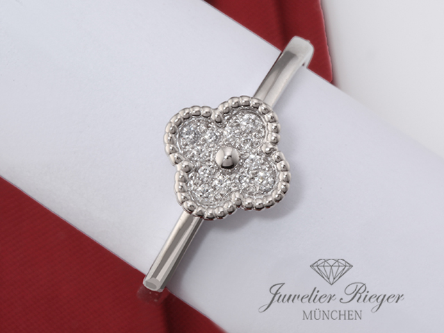 Image 3 of gallery: Van Cleef & Arpels Ring Sweet Alhambra Weissgold 750 Diamanten Gr. 57 2022
