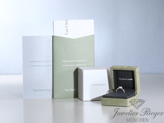 Image 5 of gallery: Van Cleef & Arpels Ring Sweet Alhambra Weissgold 750 Diamanten Gr. 57 2022