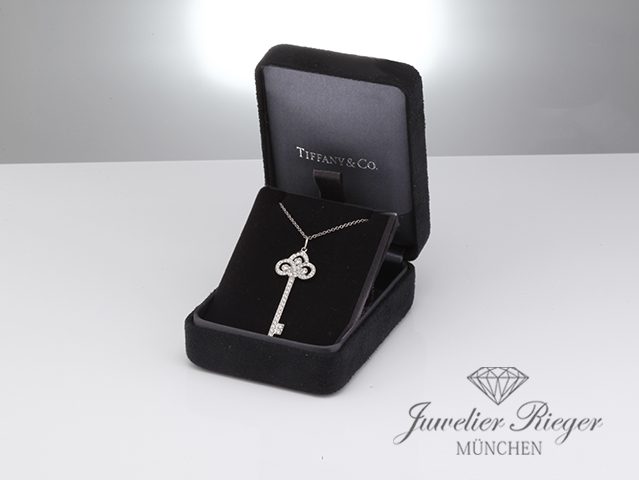 Bild 6 der Galerie: Tiffany & Co. Keys Fleur de Lis Platin 950 Diamanten Tiffany-Weissgold-Kette