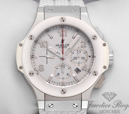 Uhransicht von vorne, hauptsächlich das Zifferblatt und die Lünette sichtbar. Hublot Big Bang 44 mm 301.SE.230.RW Edelstahl weisse Keramik Automatik Stahl