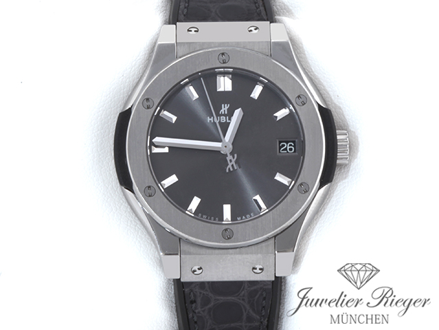Bild 1 der Galerie: Hublot Lady Classic Fusion Racing Grey 33 mm 2016 581.NX.7071.LR Titan Damen