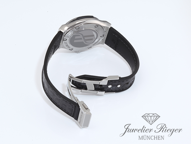Bild 6 der Galerie: Hublot Lady Classic Fusion Racing Grey 33 mm 2016 581.NX.7071.LR Titan Damen