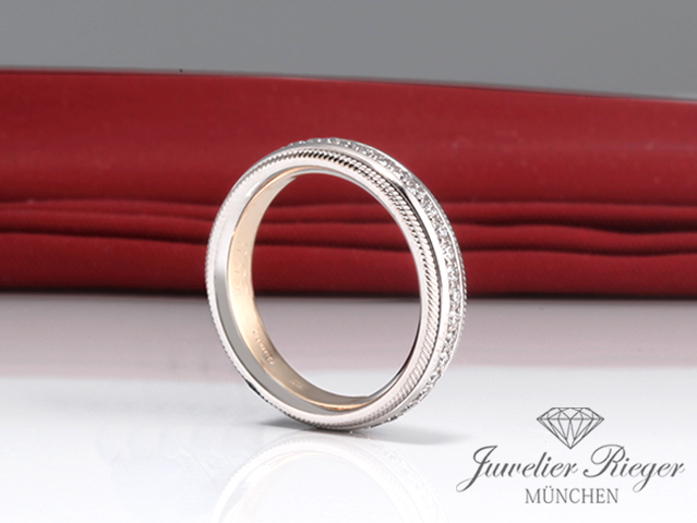 Bild 5 der Galerie: Wellendorff Ring Julia Weissgold 750 Diamanten ca. 0,56 ct. Brillanten Gr. 55,5
