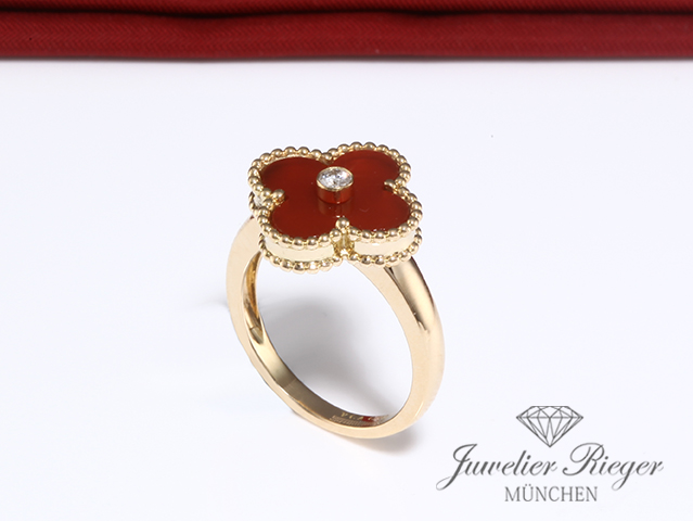 Bild 1 der Galerie: Van Cleef & Arpels Ring Vintage Alhambra Gelbgold 750 Karneol Diamant Gr. 60