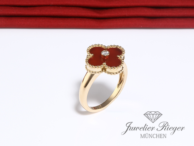 Bild 2 der Galerie: Van Cleef & Arpels Ring Vintage Alhambra Gelbgold 750 Karneol Diamant Gr. 60