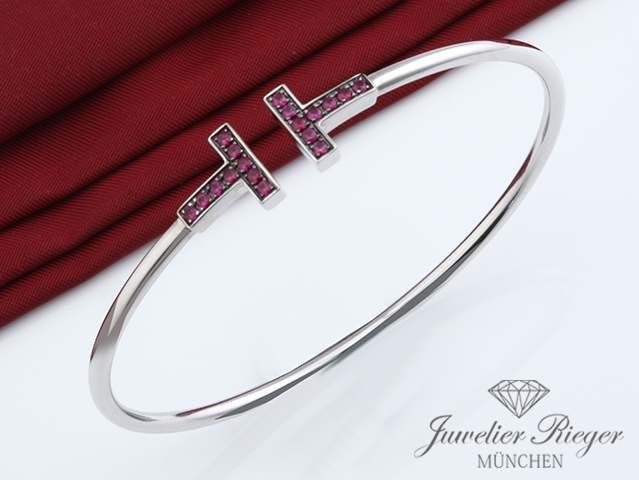 Bild 3 der Galerie: Tiffany & Co. T Wire Armreif Weissgold 750 Rubine Größe Medium Gold