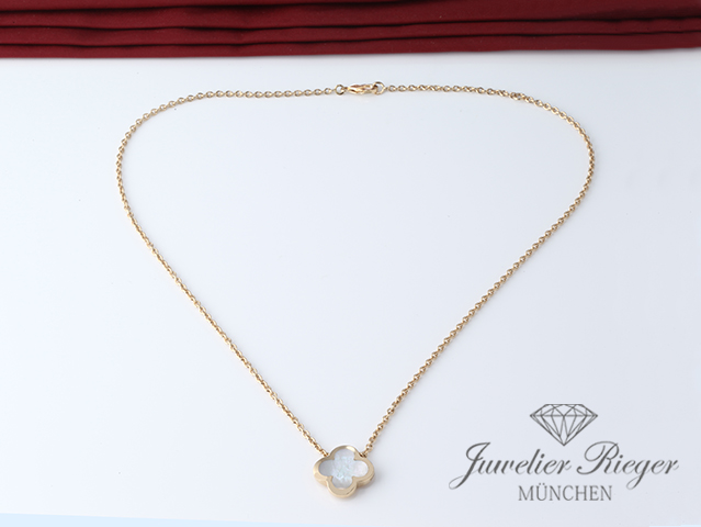 Bild 5 der Galerie: Van Cleef & Arpels Collier Pure Alhambra Gelbgold 750 Perlmutt VCARA39700 Damen