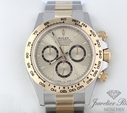 Uhransicht von vorne, hauptsächlich das Zifferblatt und die Lünette sichtbar. Ungetragen Rolex Daytona 126503 2024 Edelstahl Gelbgold 750 Chronograph Automatik Gold