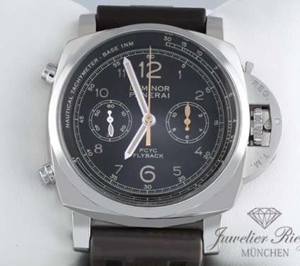 Uhransicht von vorne, hauptsächlich das Zifferblatt und die Lünette sichtbar. Panerai Luminor 1950 PCYC Flyback PAM00653 2018 Chronograph Edelstahl Leder Stahl