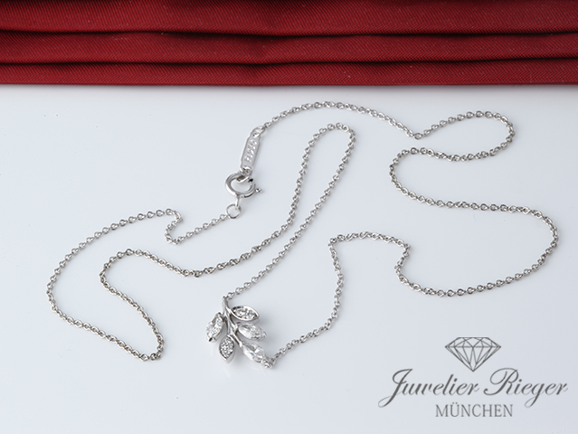 Bild 4 der Galerie: Tiffany & Co. Collier Victoria Vine Platin 950 Diamanten 0,31 ct. Platinum