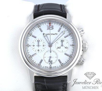 Uhransicht von vorne, hauptsächlich das Zifferblatt und die Lünette sichtbar. Blancpain Leman Chronograph 2185 38 mm Edelstahl 750 Automatik Blancpain-Service 2026