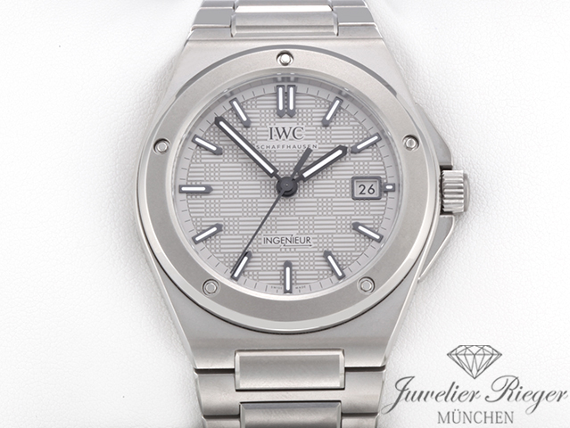 Bild 1 der Galerie: IWC Ingenieur 40 mm Titian IW328904 Automatik Titanium Herren