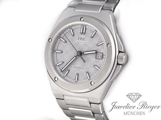 Bild 2 der Galerie: IWC Ingenieur 40 mm Titian IW328904 Automatik Titanium Herren