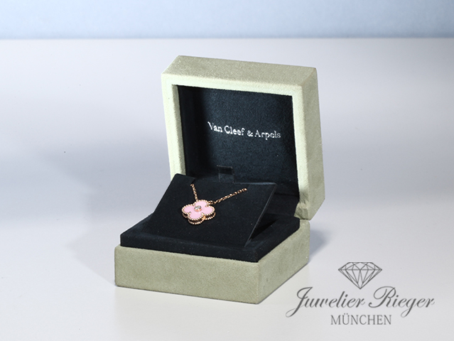 Bild 5 der Galerie: Van Cleef & Arpels Collier Vintage Alhambra Rosegold 750 Holiday Edition 2015