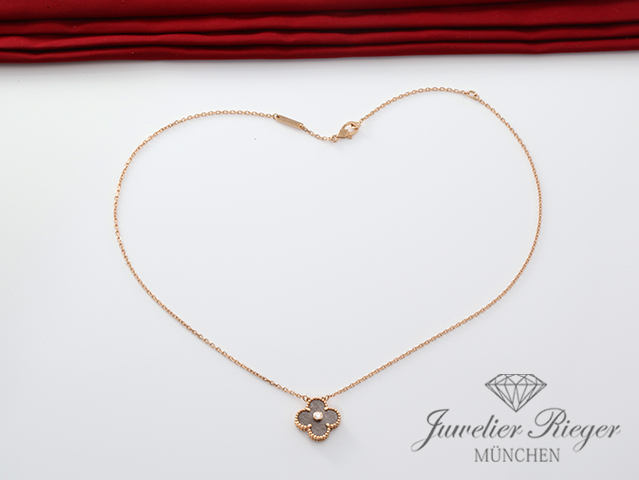Bild 5 der Galerie: Van Cleef & Arpels Collier Vintage Alhambra Rosegold 750 Holiday Edition 2023