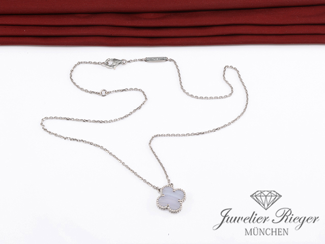 Bild 1 der Galerie: Van Cleef & Arpels Collier Vintage Alhambra Weissgold 750 Chalcedon 2013 Gold