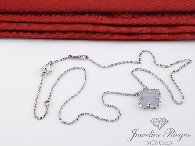 Bild 3 der Galerie: Van Cleef & Arpels Collier Vintage Alhambra Weissgold 750 Chalcedon 2013 Gold