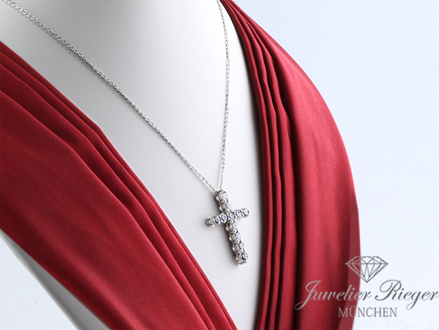 Bild 2 der Galerie: Ungetragen: Collier Weissgold 750 Kreuz Anhänger Diamanten 3,34 ct. Brillanten